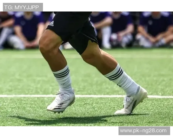 娘化足球球星:重塑经典形象的魅力与挑战解析 娘化足球球星:重塑经典形象的魅力与挑战解析